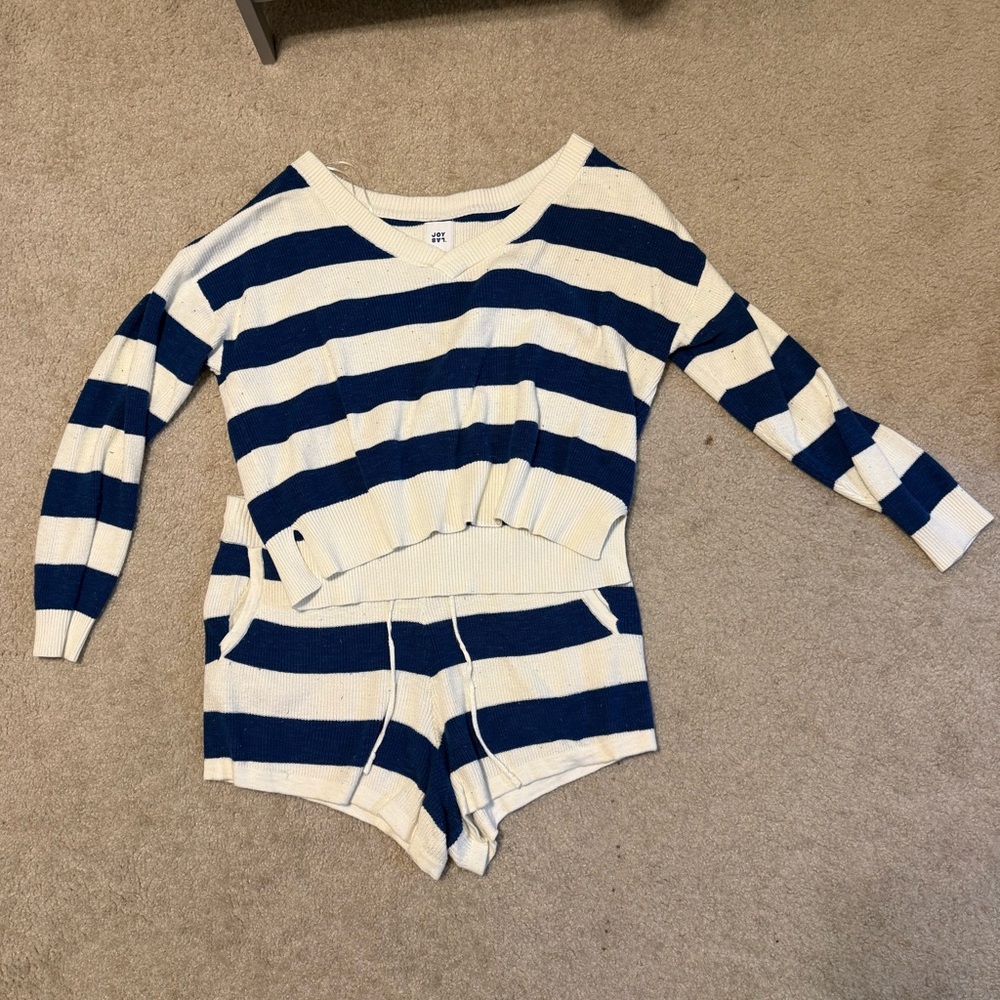 JoyLab Navy & Cream Striped V‑Neck Knit Top